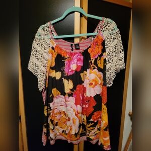3X Floral Lace Sleeve Top